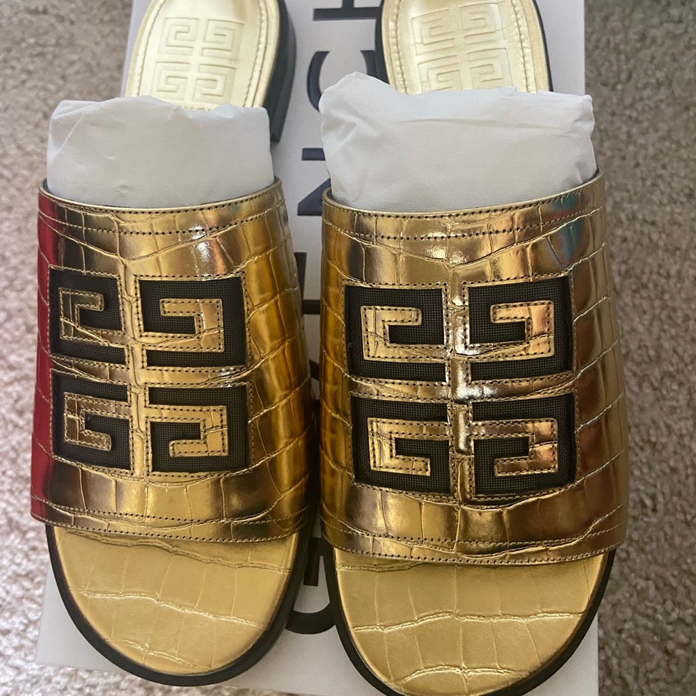 4G Givenchy Sandals